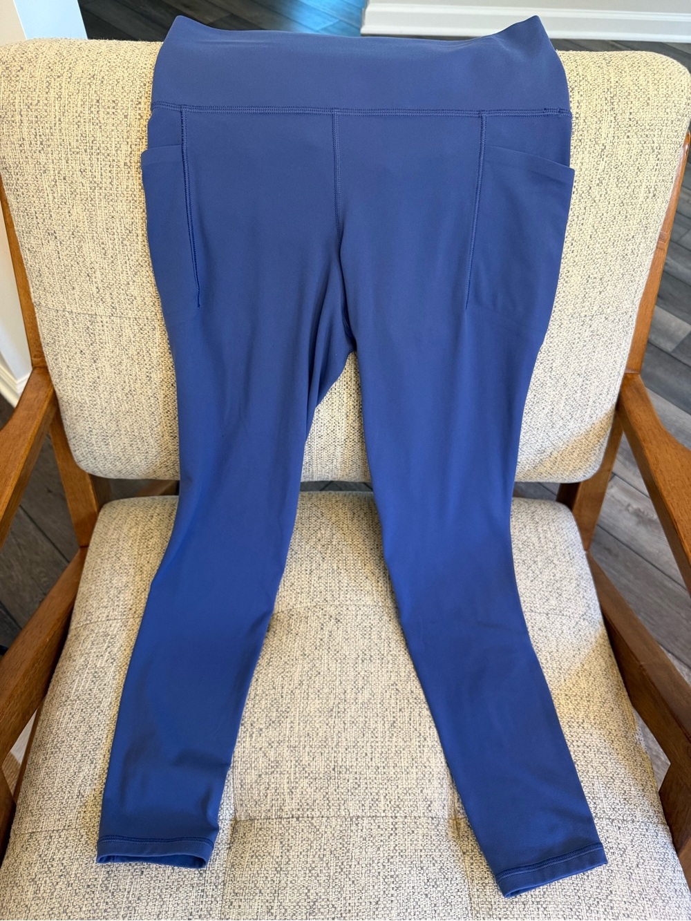 Athleta Salutation Stash Tight